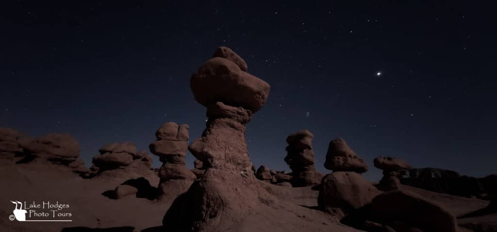 Stars, hoodoos and goblins. https://lakehodgesphototours.com/